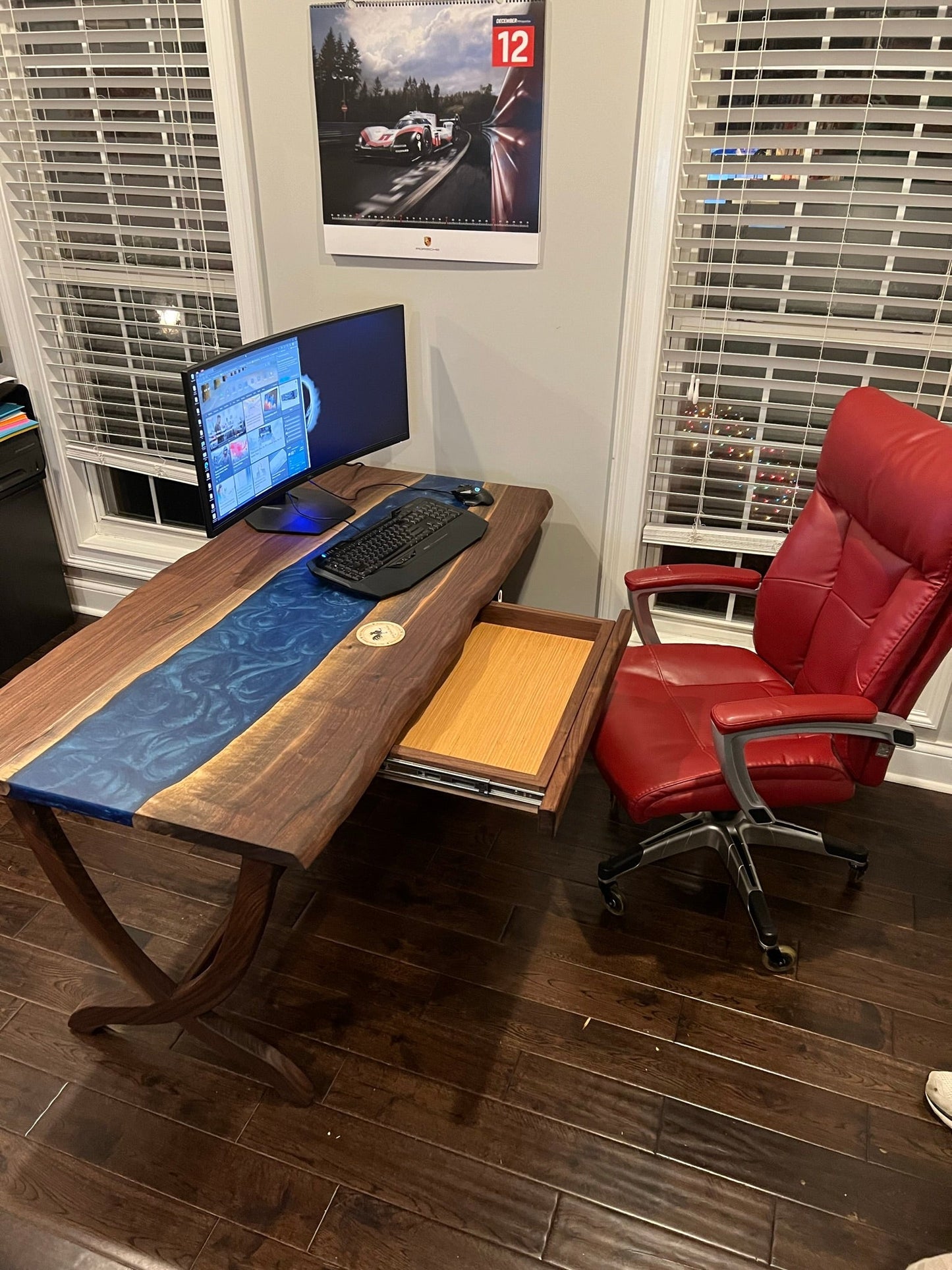 Custom Projects, Desks, Doors, Coffee Tables, Bar Tops, Islands, Entertainment centers, etc